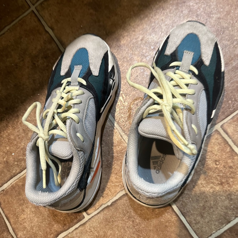 Yeezy wave runner Women's Shoes - Gray